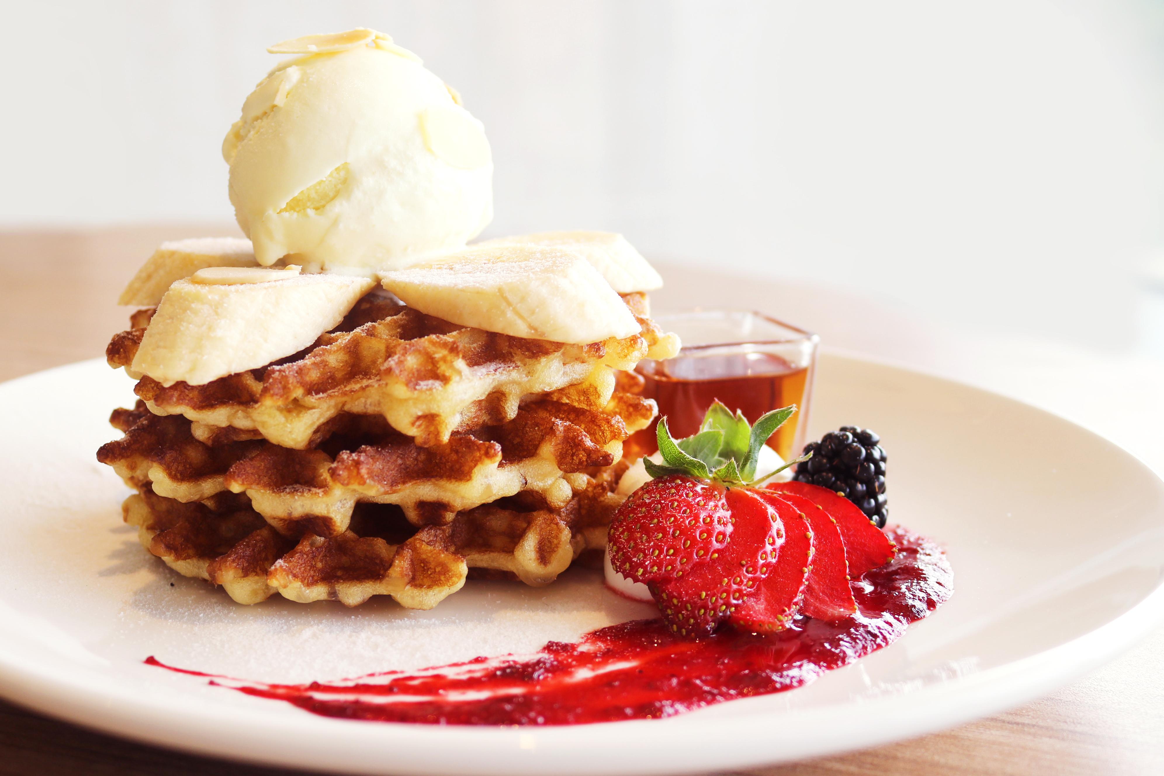ג'נטינג היילנדס Grand Ion Delemen Hotel מראה חיצוני תמונה A Belgian waffle with fruit and ice cream